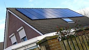 zelfstroom zonnepanelen op het dak