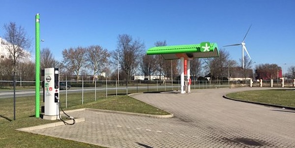 tankstation orange gas