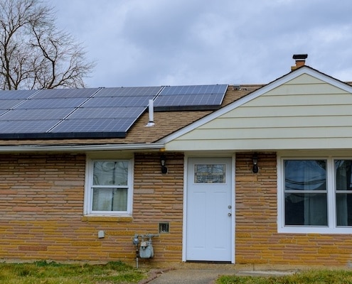 huis met zonnepanelen