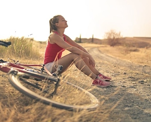 vrouw met fiets