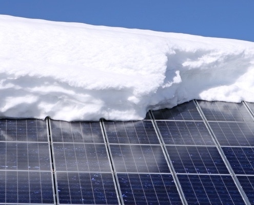 sneeuw op zonnepanelen