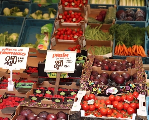 https://www.dreamstime.com/haarlem-netherlands-october-th-fruits-vegetables-market-stall-dutch-text-tags-raspberry-prunes-price-per-unit-image136557652