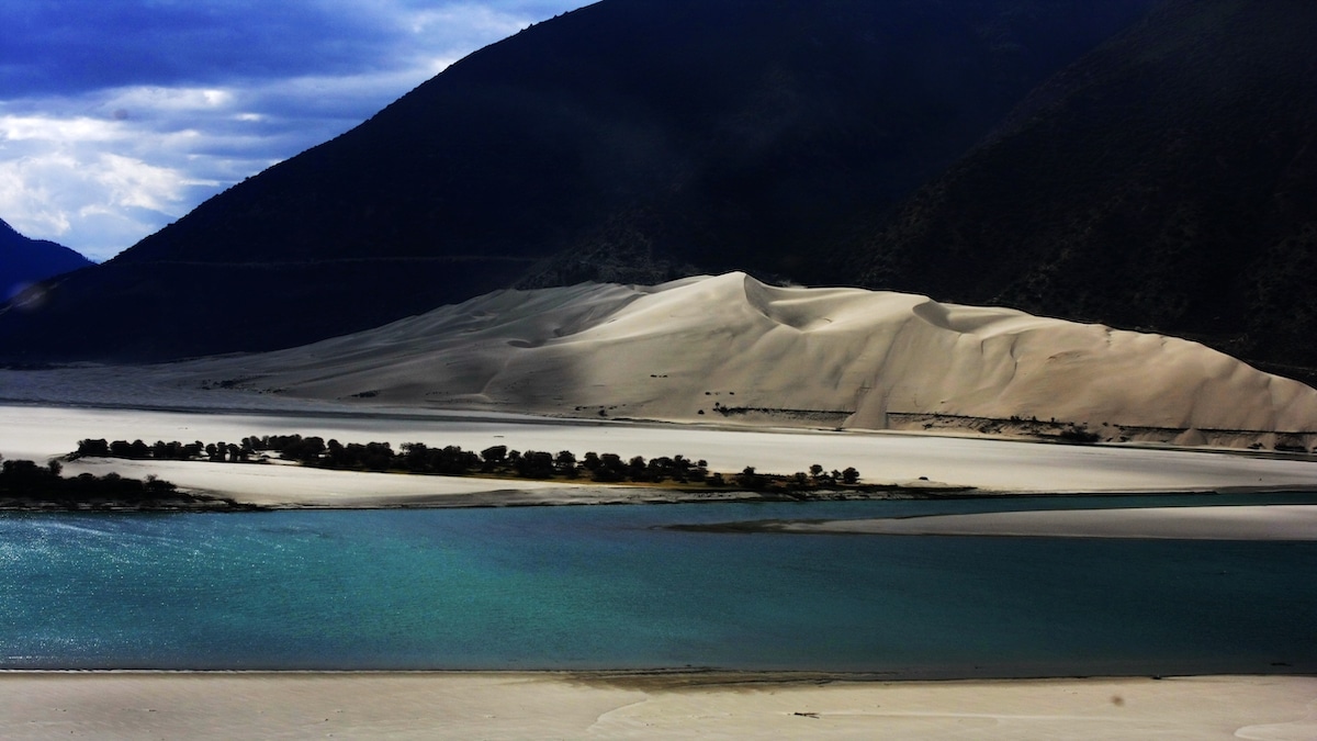 de yarlung tsangpo rivier in Tibet