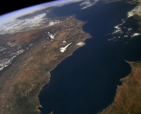 Geologische kaart van de Iberische microplaat en omliggende gebieden.