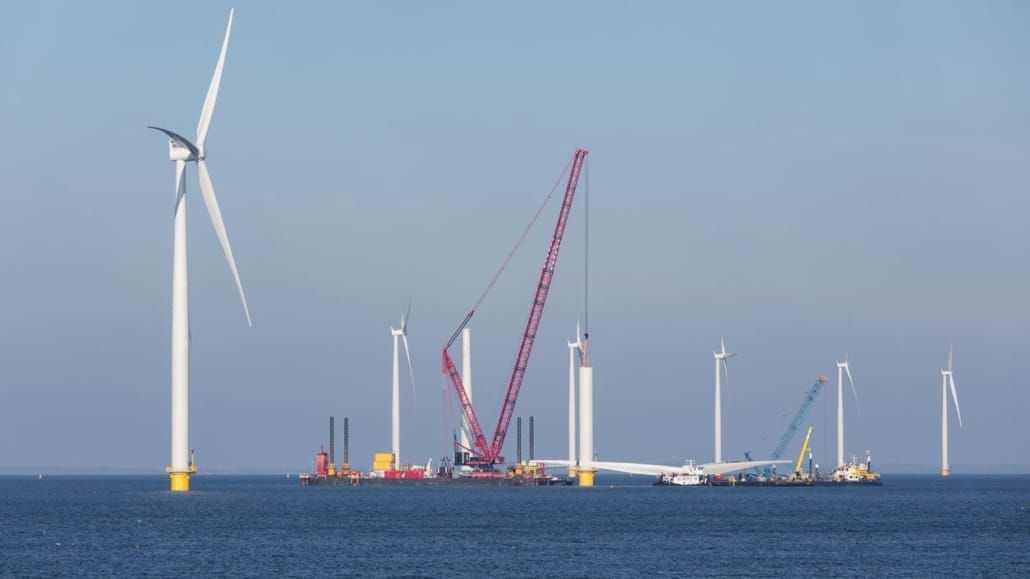 Bouw van een windpark op zee