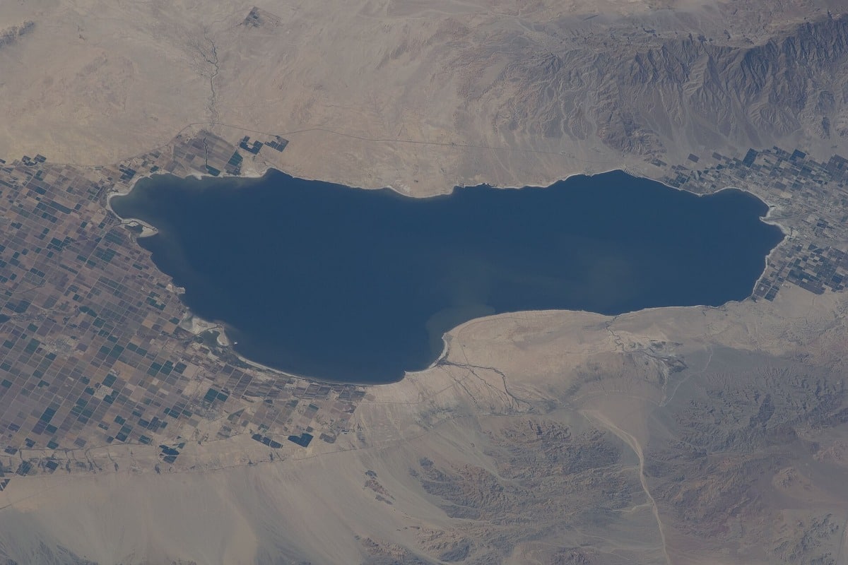 Satellietbeeld van het Salton Sea, gefotografeerd vanaf het internationale ruimtestation.