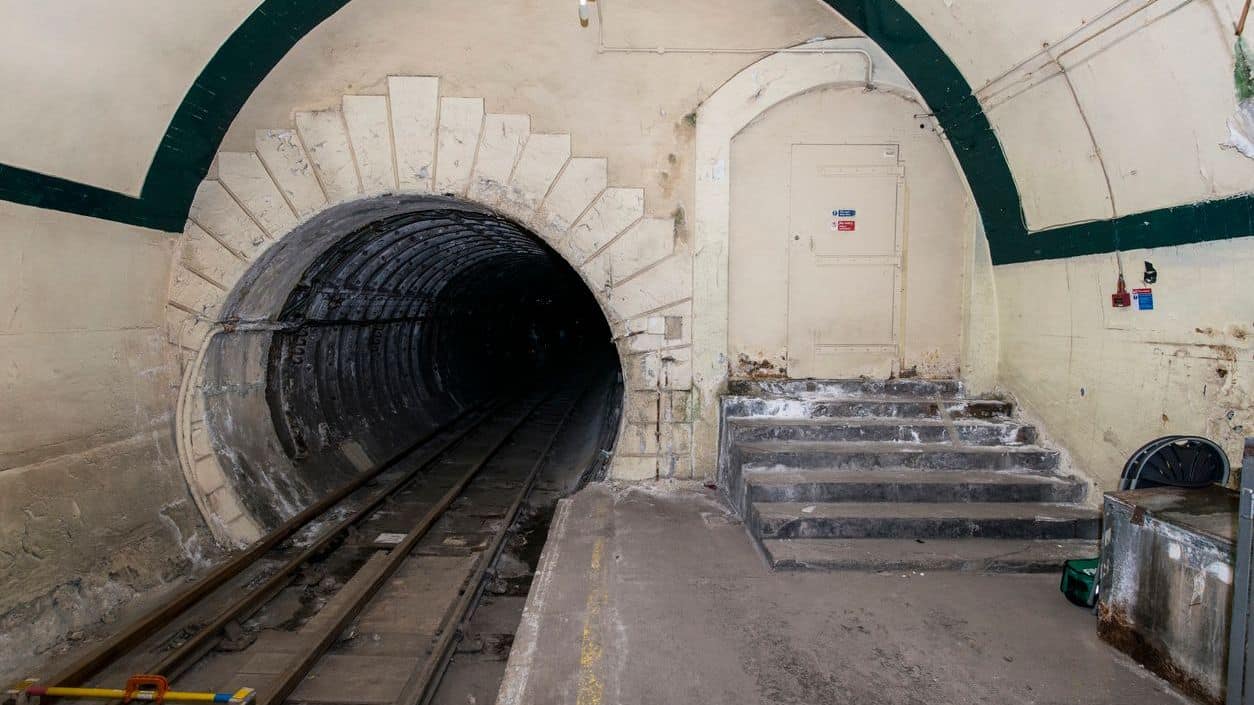 Aldwych station